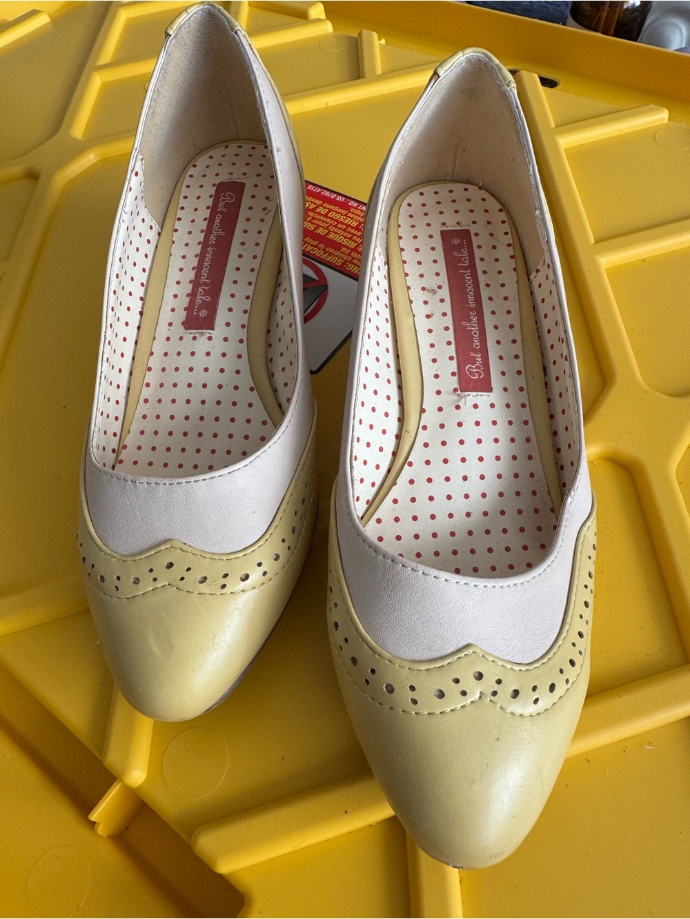 Vintage Inspured Two-Tone Yellow & White Scalloped Shoes